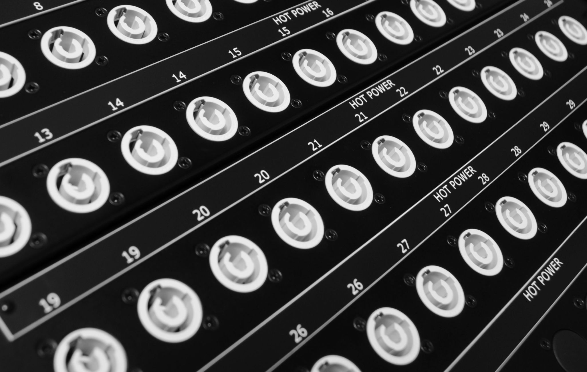 O2 Forum Power Patch Panel